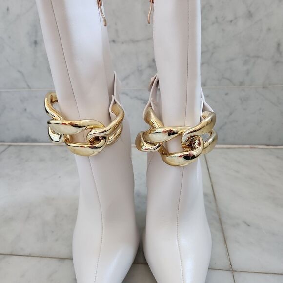 Azalea Wang white booties with gold chains size 8.5 NWT - Picture 4 of 5